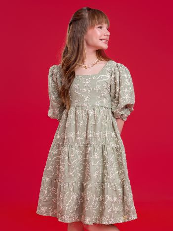 Vestido Eugênia Bordado Verde Pistache - É Dia de Feira